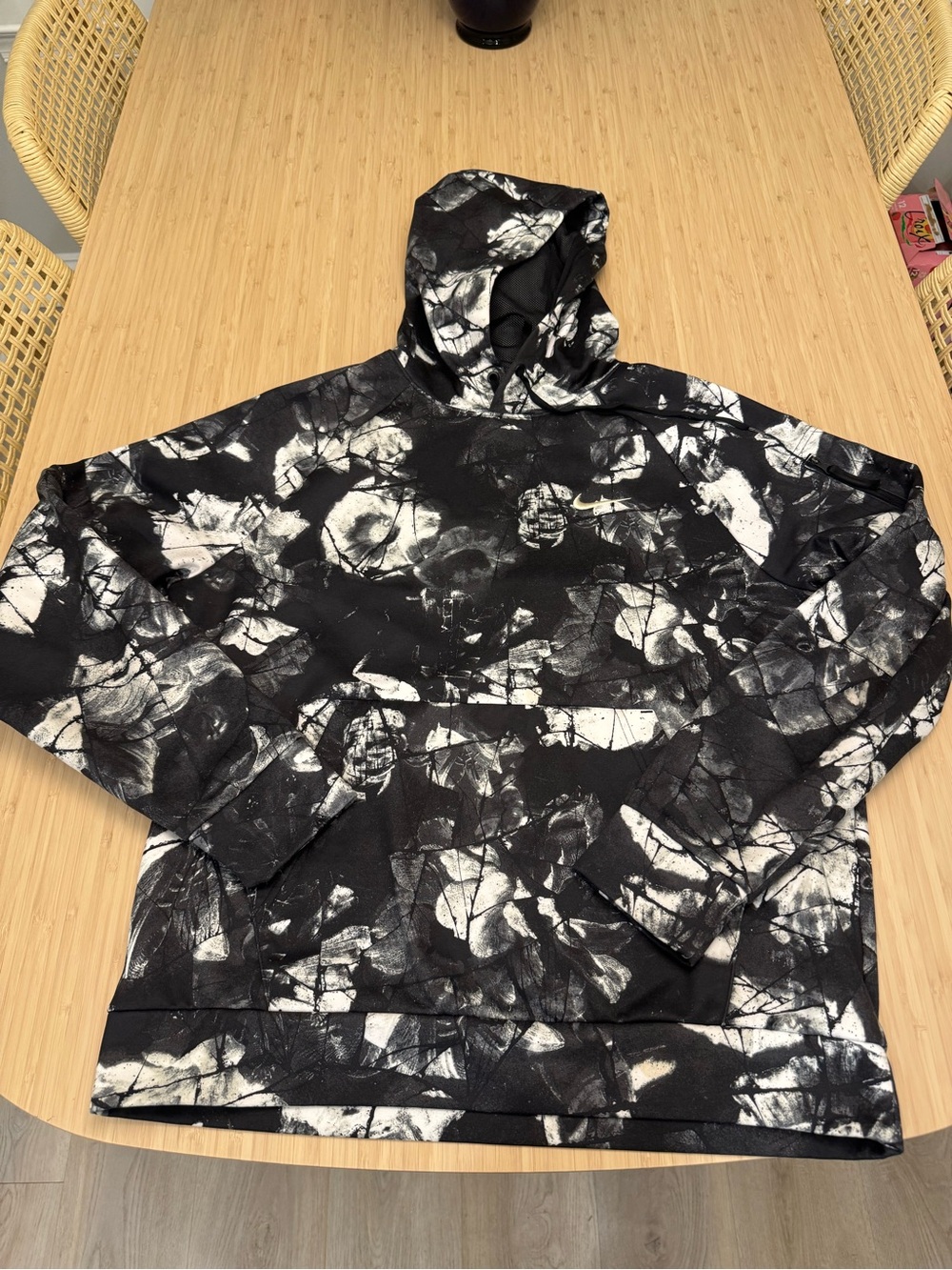 Nike Therma-FIT Men’s Black & White Training Hoodie. Abstract Floral Print